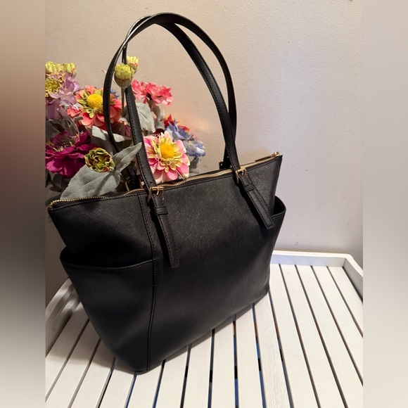 MICHAEL KORS CHARLOTTE LARGE MEDIUM ZIP TOTE SHOULDER BAG MK BLACK LEATHER GOLD - Picture 4 of 7